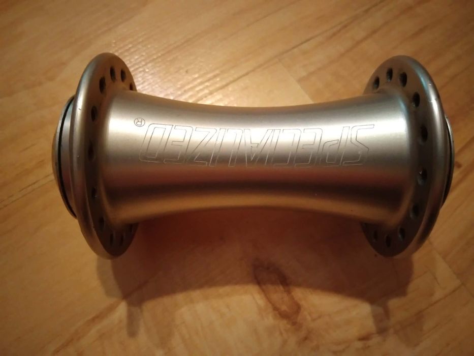 Przednia piasta Specjalized.