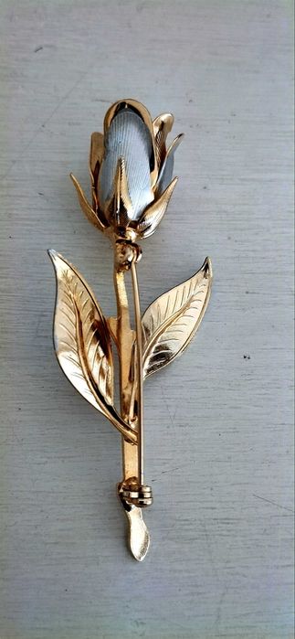 Brincos vintage compridos metal e pedras