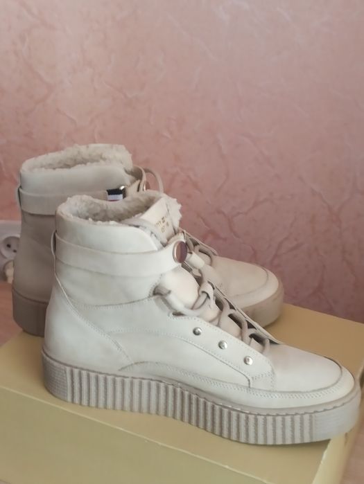 Ботинки,зима Томми Хилфигер,новые