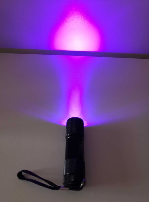 Lanterna UV - Detetor de manchas de urina - Pilhas incluídas