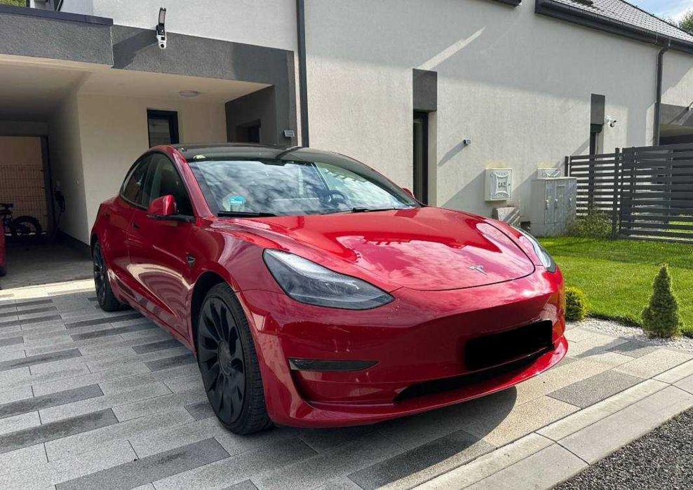 Продаж Tesla Model 3