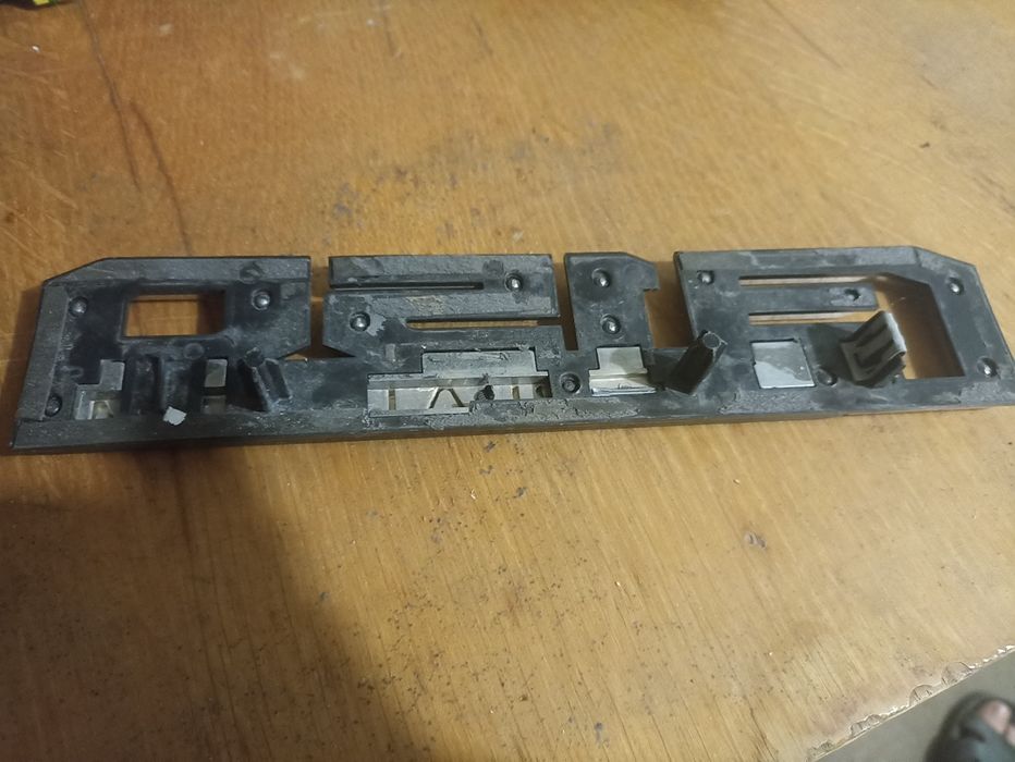 Емблєа на Форд ф150 на крило ліве