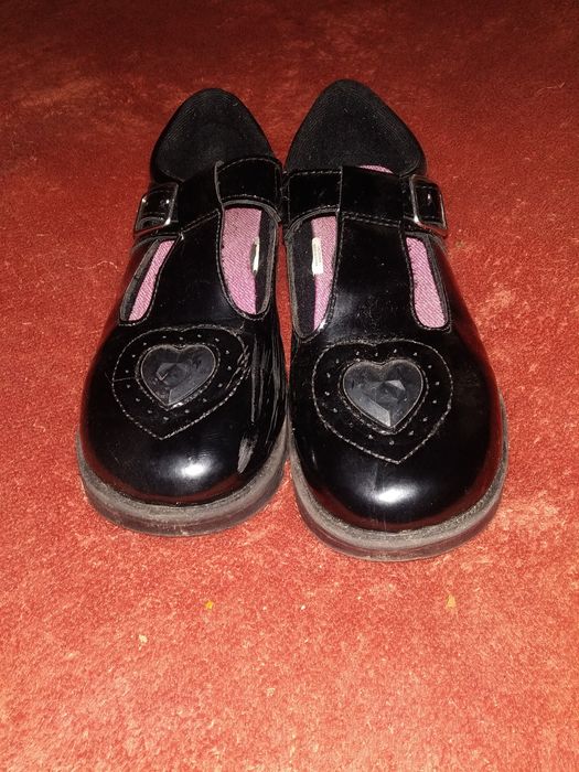 Продам туфли лаковые