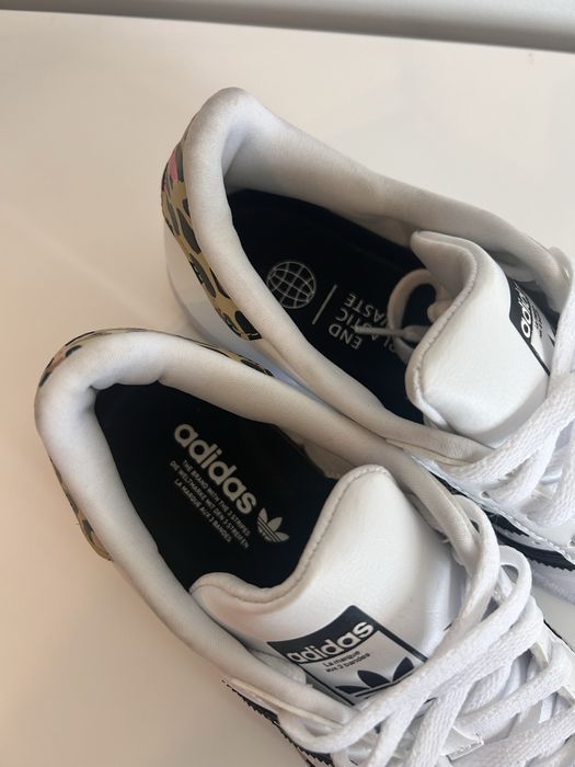 adidas Superstar J białe r. 36 ⅔ / 23 cm stan bdb, panterka (kod GW4062)