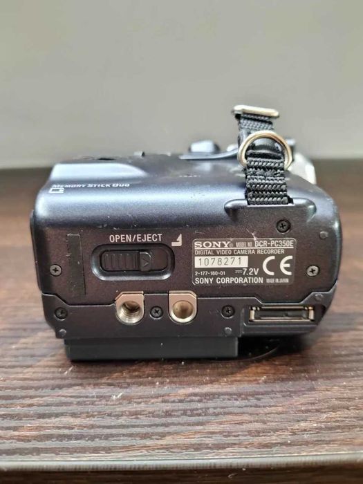 Sony handycam DSR-PC350E na części włącza się