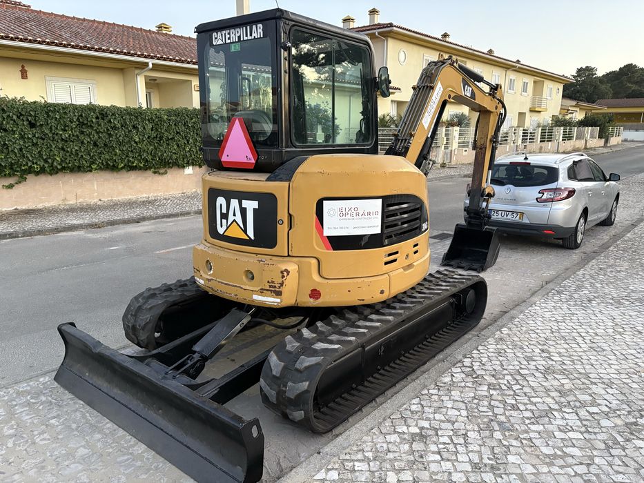 Giratória CAT- 5 Toneladas - R E S E R V A D A