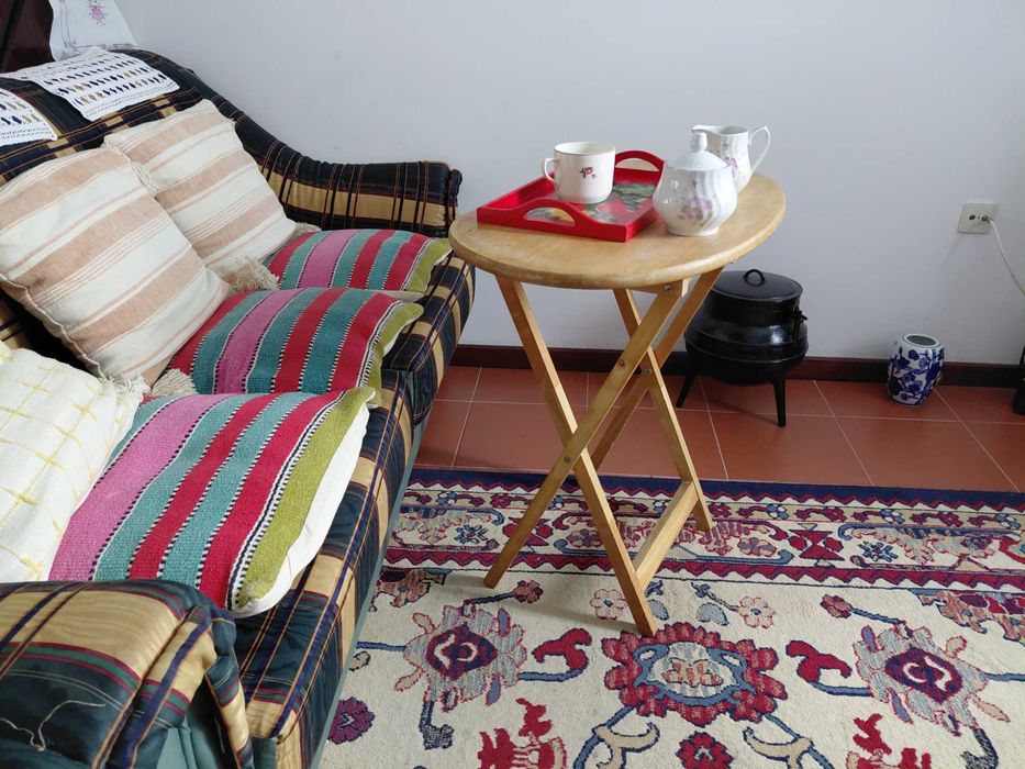 Mesa Dobrável em Madeira para Apoio de Sala