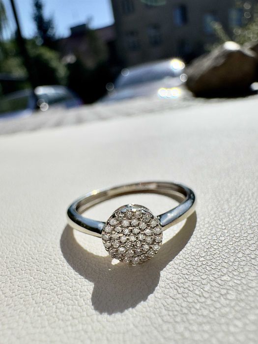 Złoty pierścionek z brylantami - próba 585 - 37 brylantów - 0,12 ct p.900