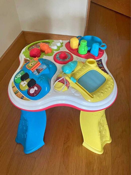 Mesa de atividades Chicco