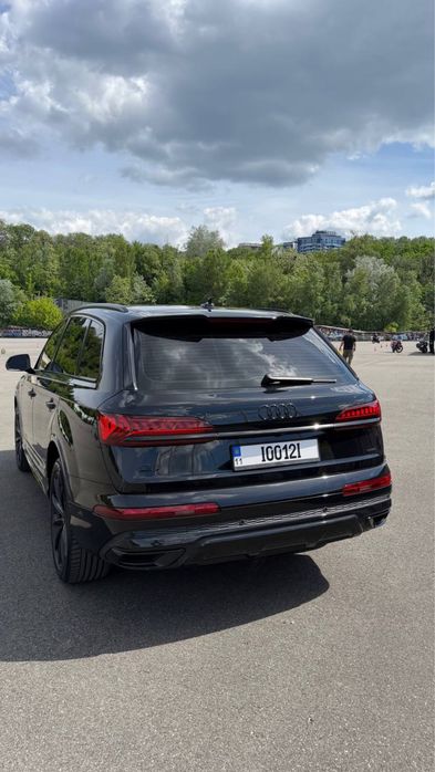 Продам Audi Q7 2022 року