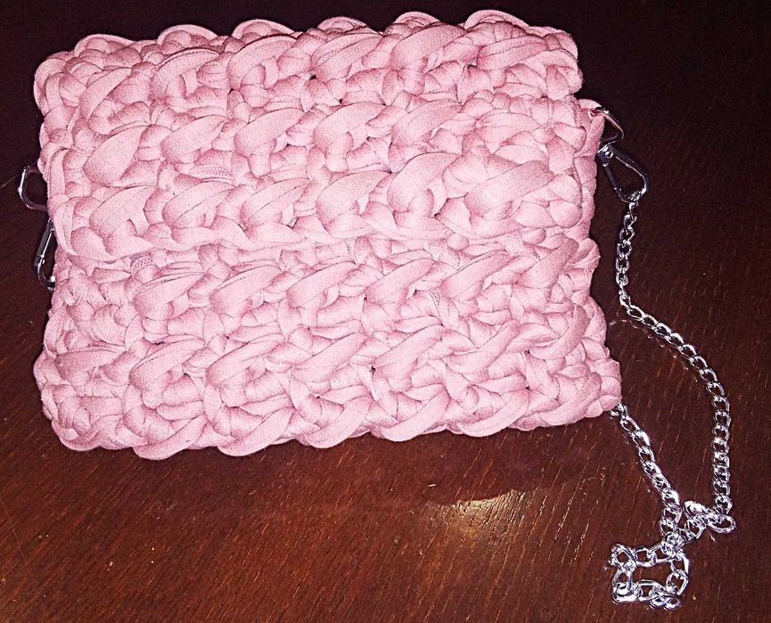 Mala de trapilho feita à mão