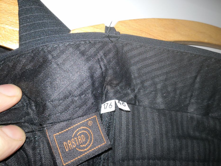 Elegancki garnitur męski i spodnie Dastan 176/48 + pokrowiec