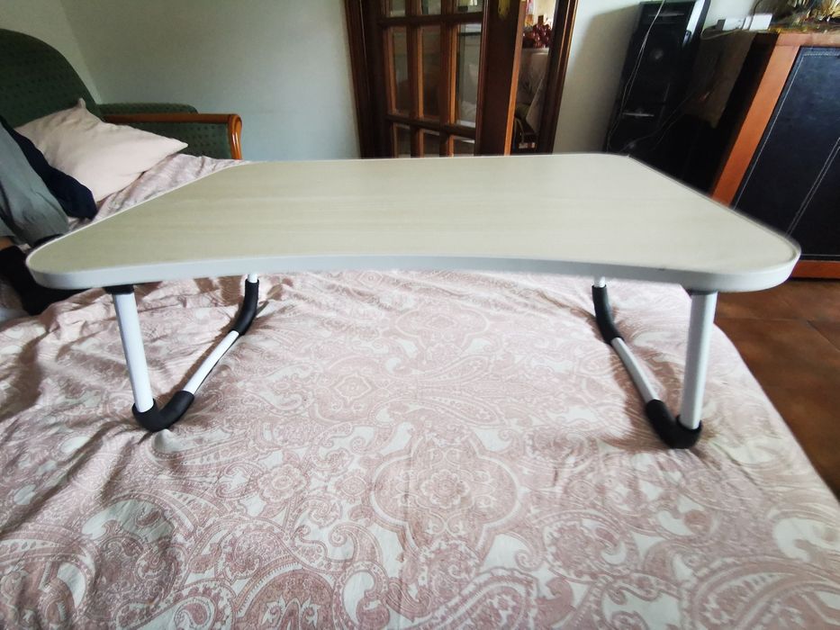 Mesa multifunções portátil/refeições