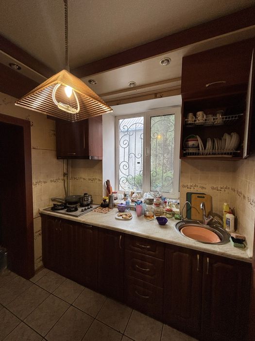 Продается хороший двухэтажный дом. Отличный район. Славянск.