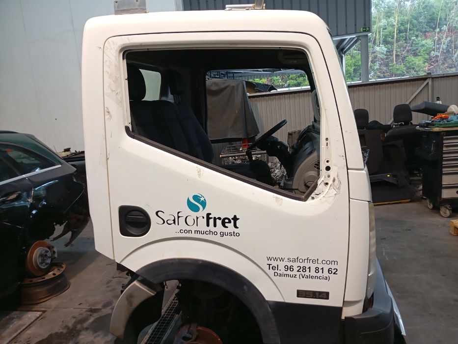 Porta frente direita NISSAN NT400 Cabstar Chassis (F24F)