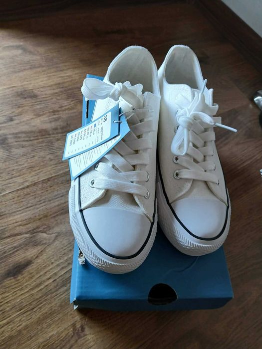 Nowe białe trampki Sprandi, rozmiar 38