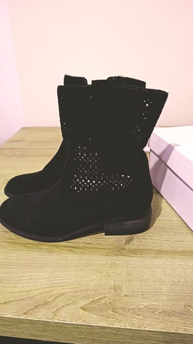 Botki ażurkowe czarne