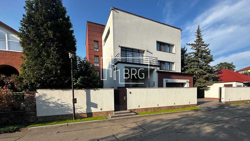 Продажа дома с новым ремонтом в КГ Золотые ворота Козин Конча-Заспа