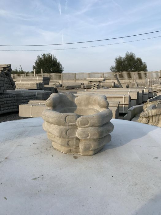 Doniczka betonowa ręce