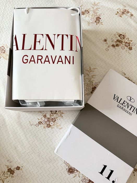 кросівки Valentino