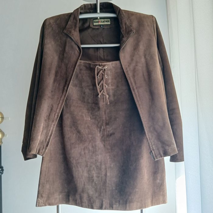 Conj.casaco e Saia em camurça