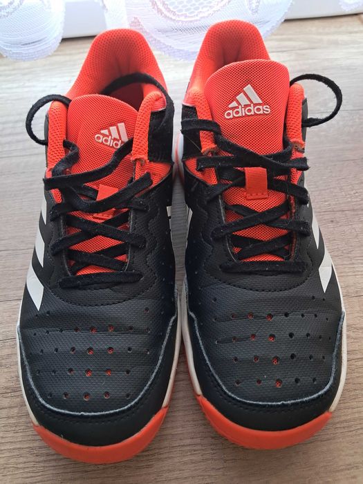 Buty Adidas Courtstabil 37 1/3 do gry halowej