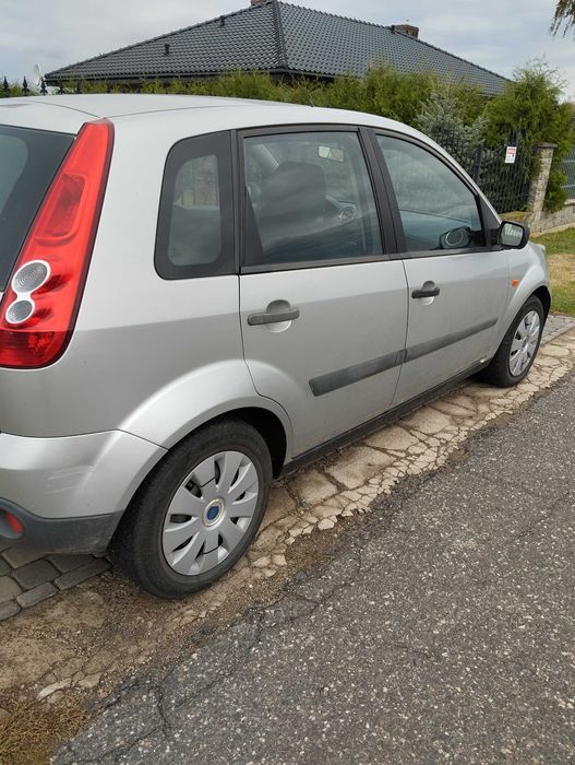 Ford Fiesta ( automat )