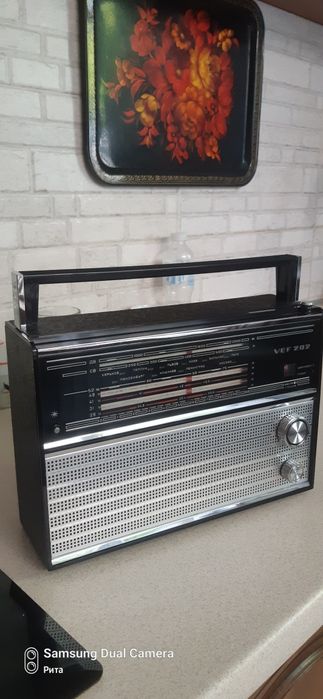 радиола минск 61 отличное звучяние чёткий приём фм 88-108мгц !