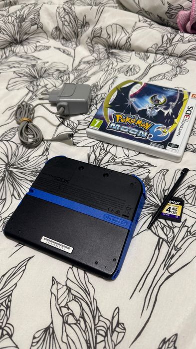 Nintendo 2DS + Pokémon Moon