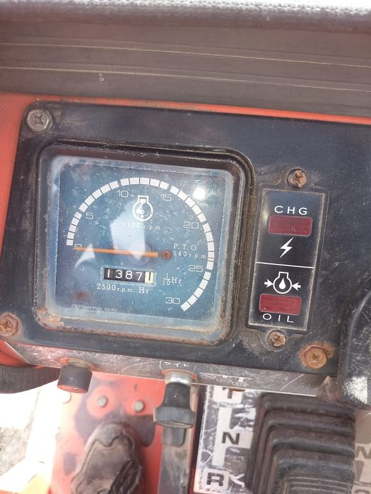 Tratror  hinomoto  e 2004