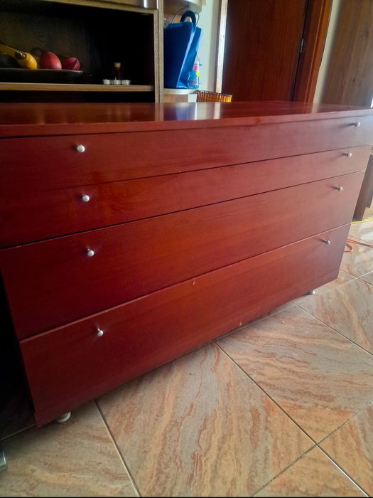 Cómoda em Cerejeira