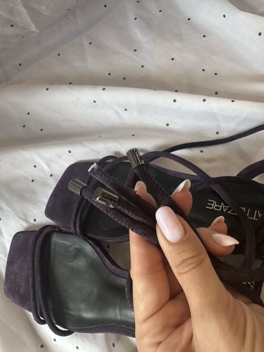 Продам замшеві фіолетові босоніжки ATTIZZARE 39р