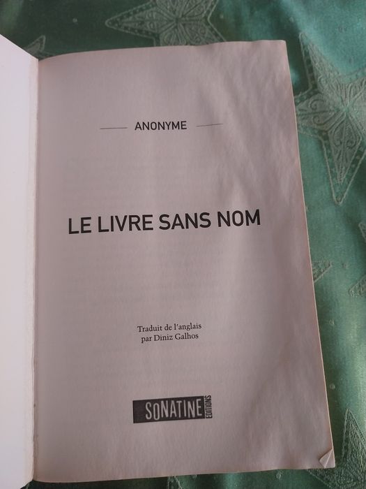 Le livre sans nom. Portes incluídos