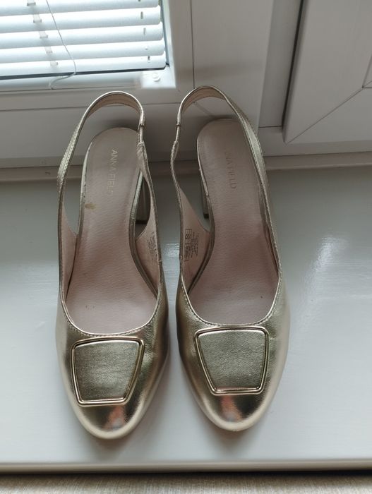 Złote buty skórzane