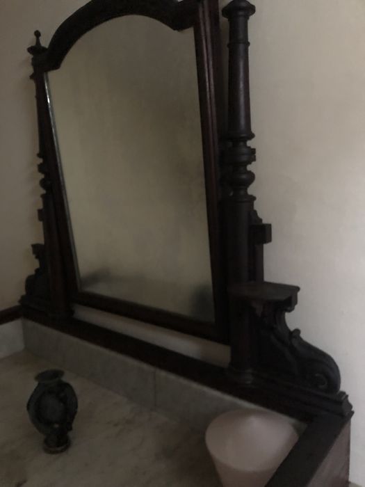 Cómoda com espelho em estilo império