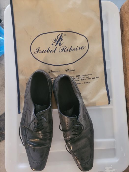 Sapatos bico em pele