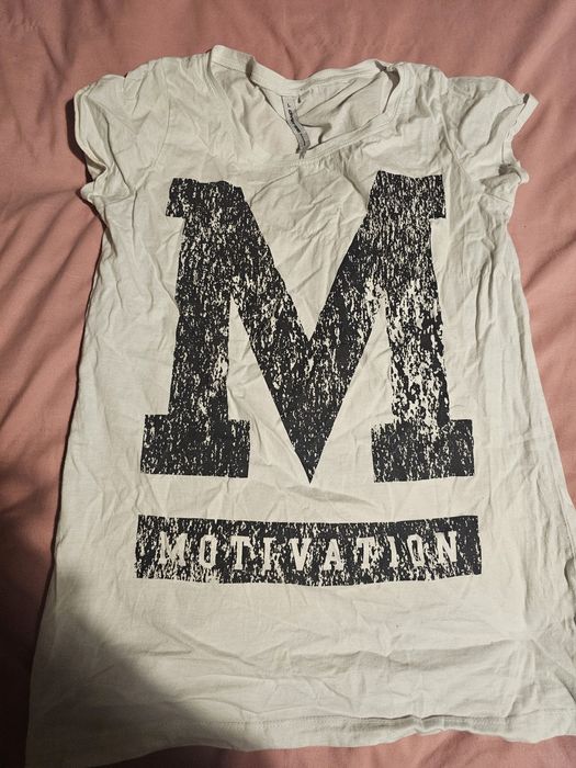 Sprzedam używaną bluzke divers Białą