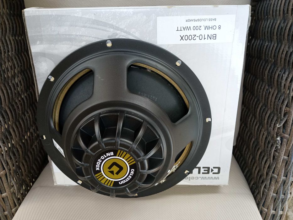 Altifalante Celestion BN10-200X 200 W 8 ohm 10" para amplificação de guitarra baixo