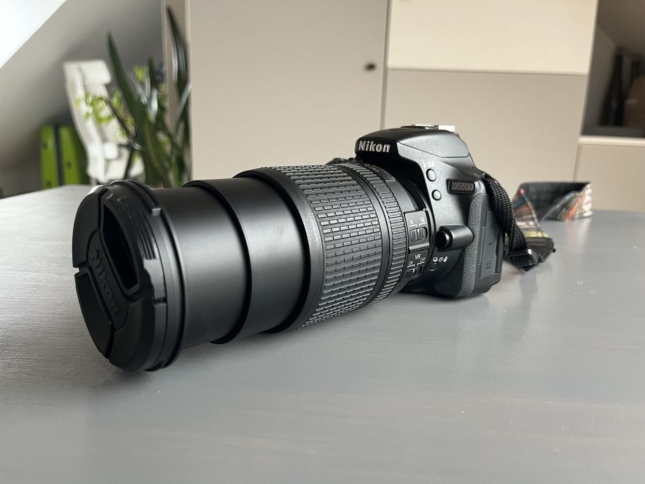 Nikon D5500 + NIKKOR 18-140mm + akcesoria