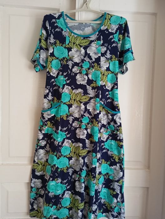 Халати ,плаття жіночі.