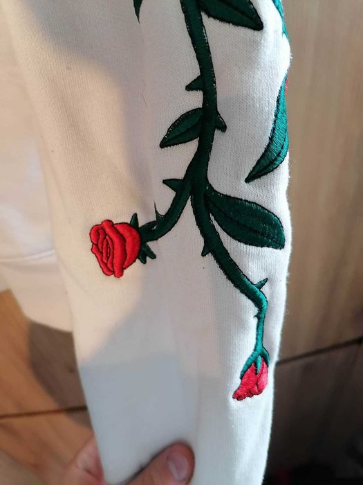Męska biała bluza z różami