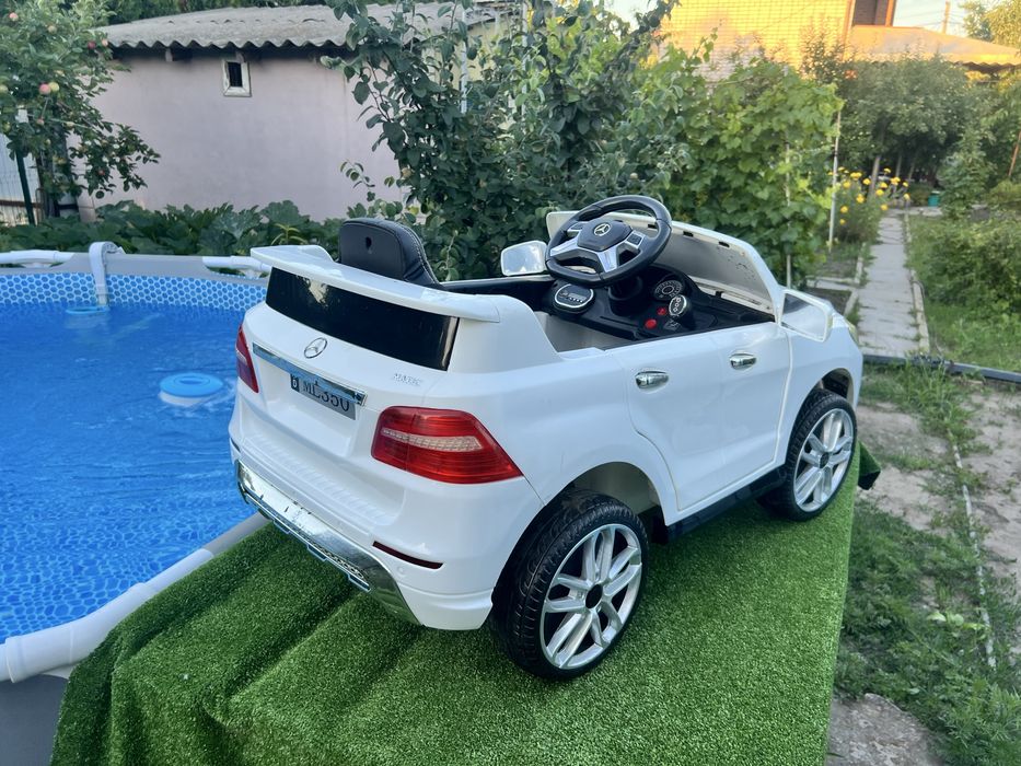 Продам детское авто электромобиль