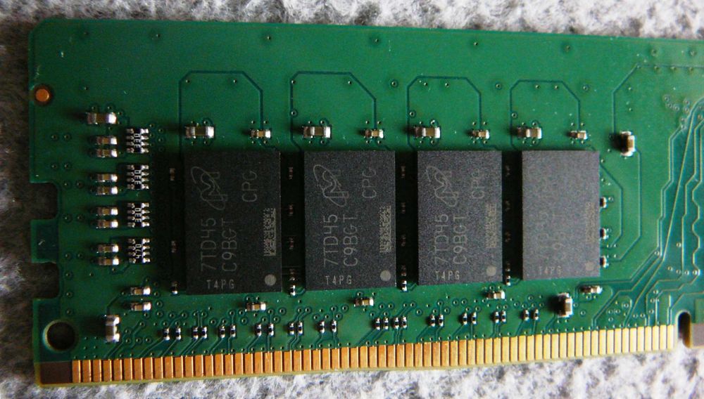 Оперативна пам'ять 32 Гб (16+16) DDR4 2133-2666 MHz Micron і Crucial
