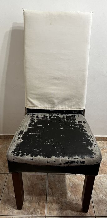 Стільці під реставрацію.