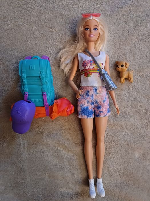 Barbie Malibu na kempingu