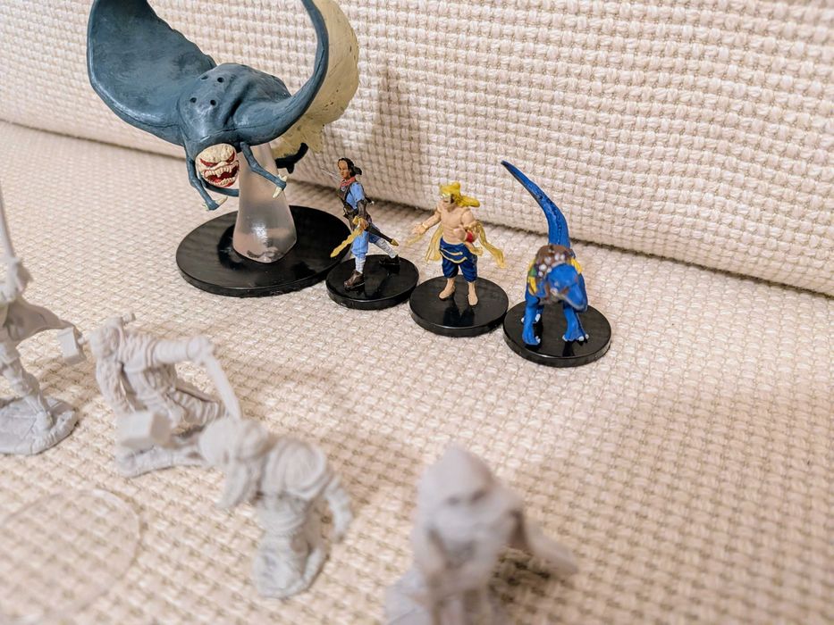 Zestaw figurek D&D - Eberron (malowane) + Nolzur's (do malowania)