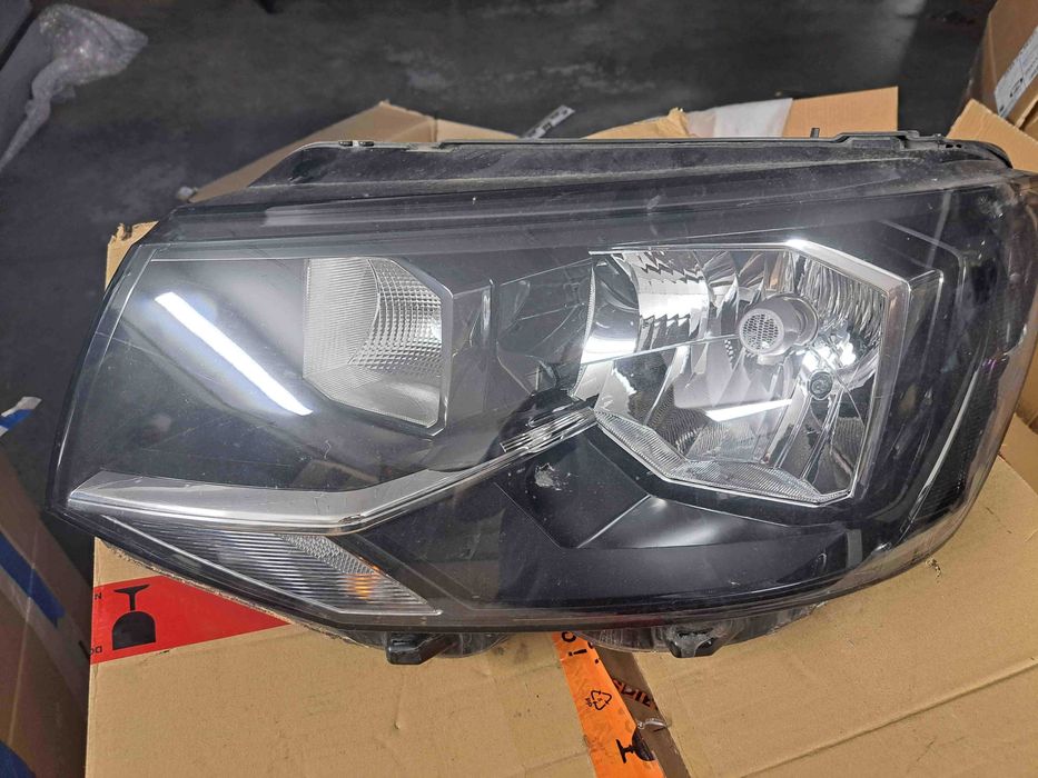 Lampy przód VW Transporter T6 H4, 7E1 lewa i prawa