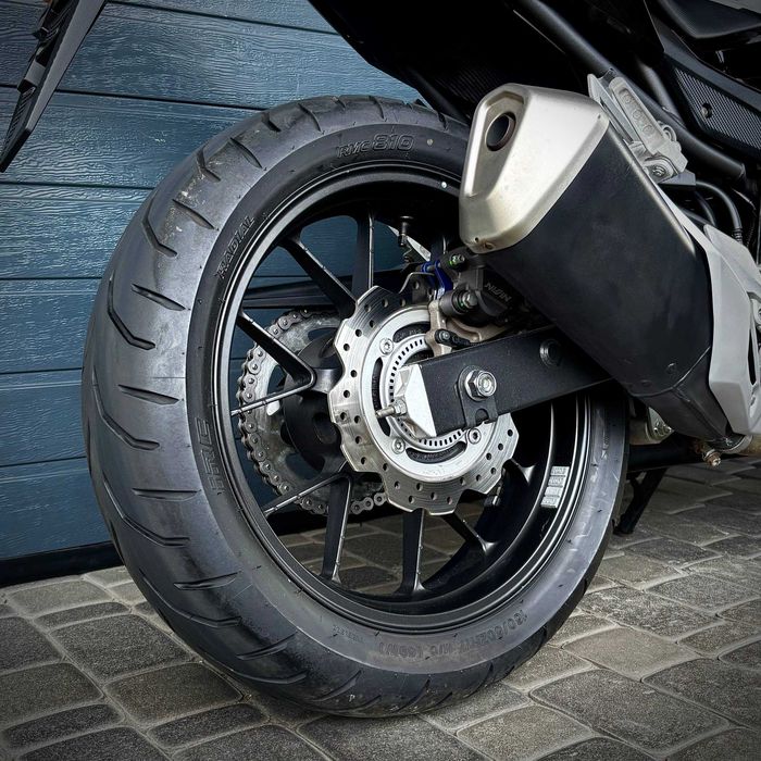 Продам мотоцикл Honda CBR400R (1676)
