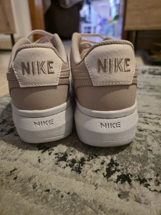 Ténis Nike Court High como novos