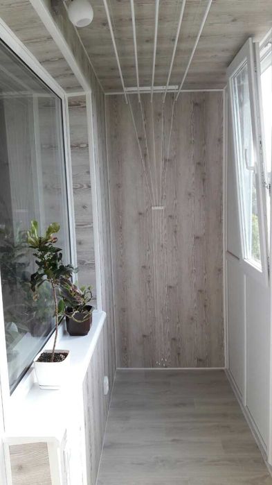 Балкони. Встановлення балконних вікон. Обшивка та утеплення балконів.